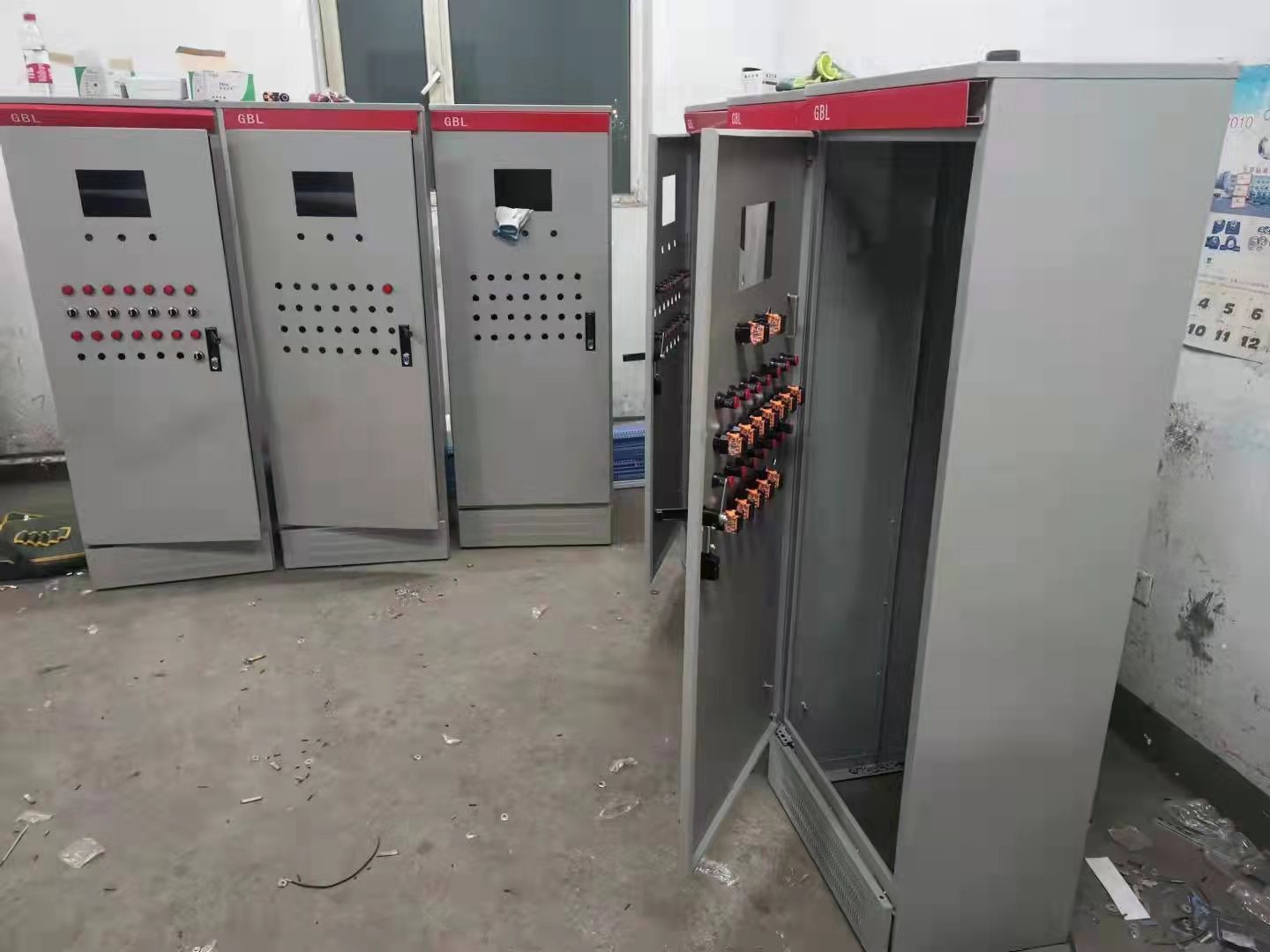 陕西山水环保集团中宝瑞利分公司配电柜生产中